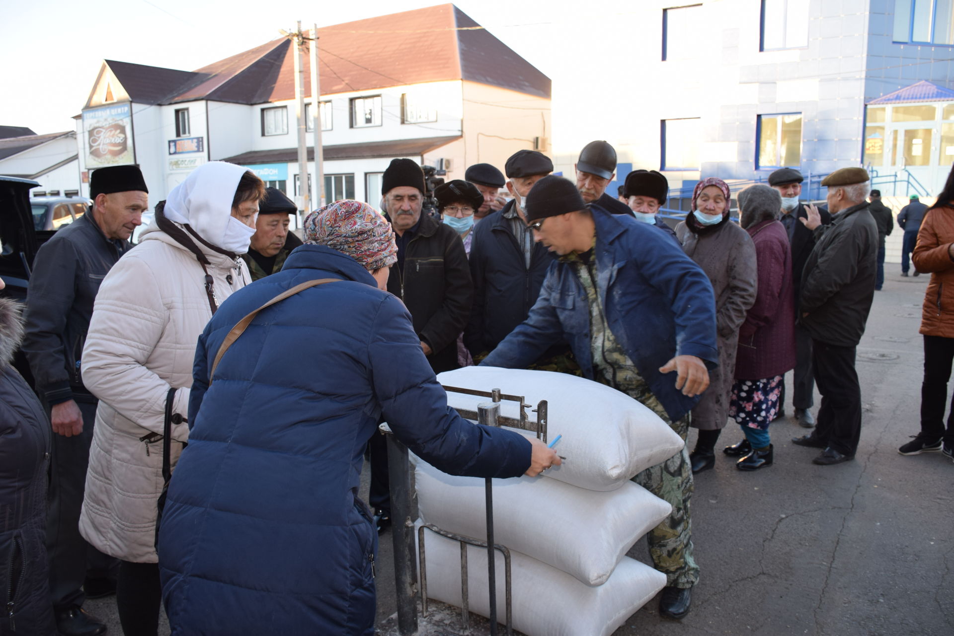 Широкий ассортимент сезонной продукции представили на сельскохозяйственной ярмарке в Нурлате