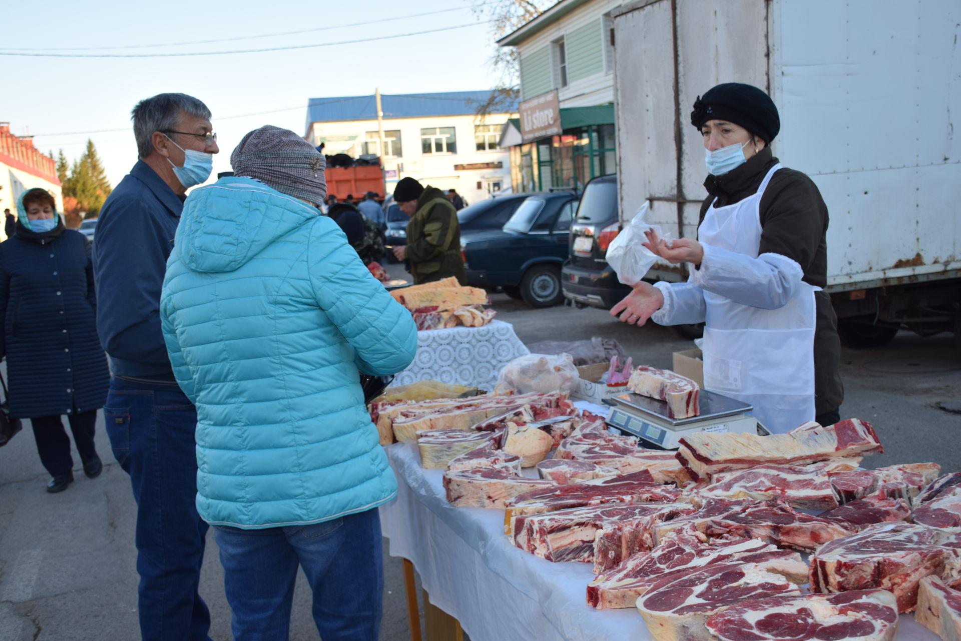 Широкий ассортимент сезонной продукции представили на сельскохозяйственной ярмарке в Нурлате