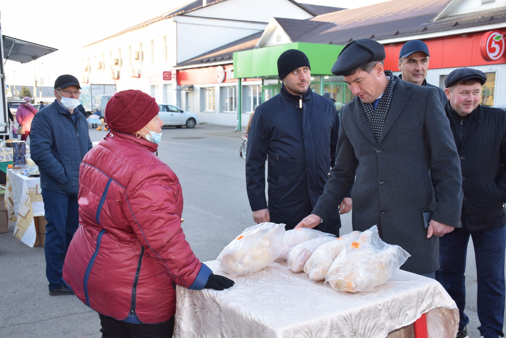 Широкий ассортимент сезонной продукции представили на сельскохозяйственной ярмарке в Нурлате