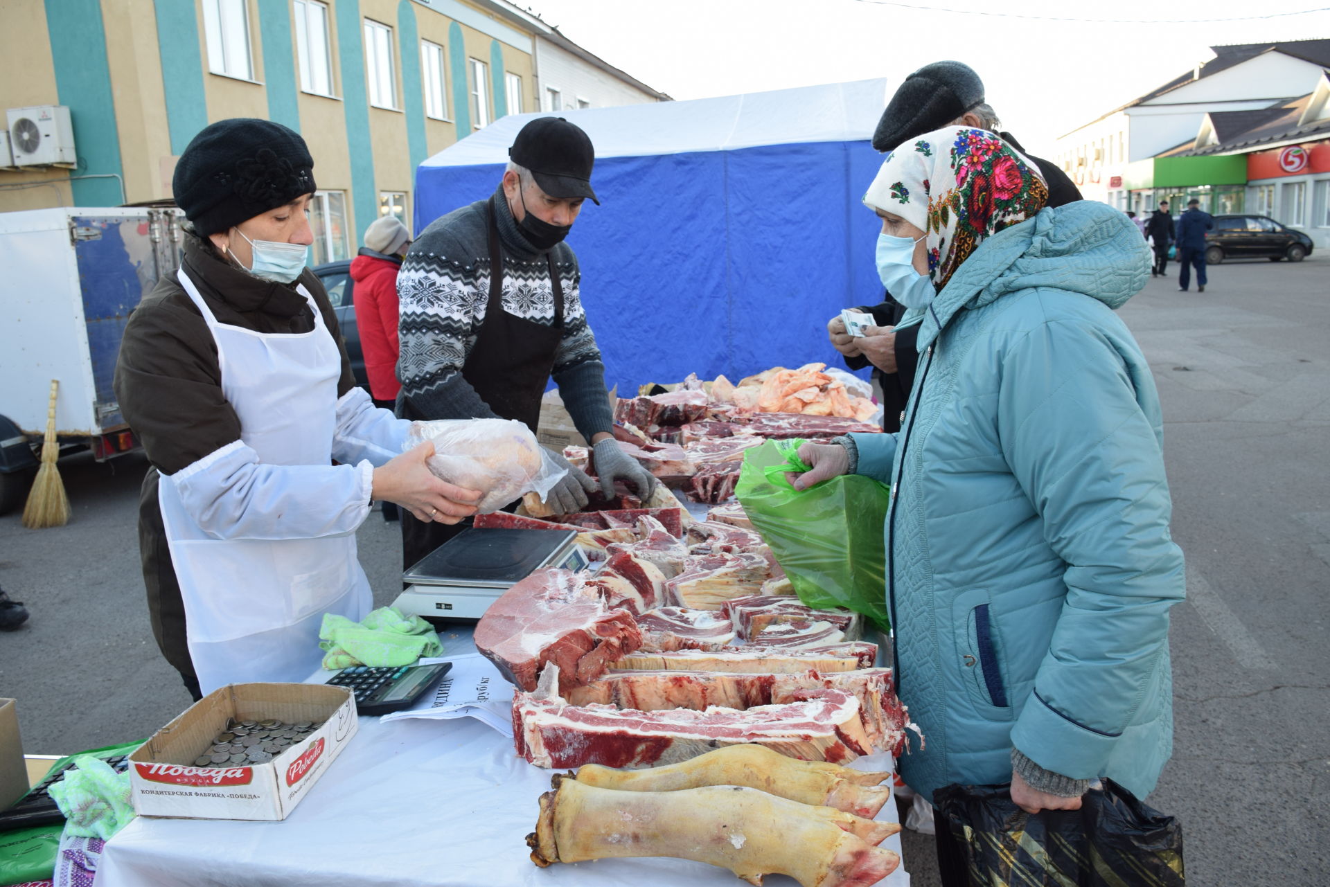 Широкий ассортимент сезонной продукции представили на сельскохозяйственной ярмарке в Нурлате