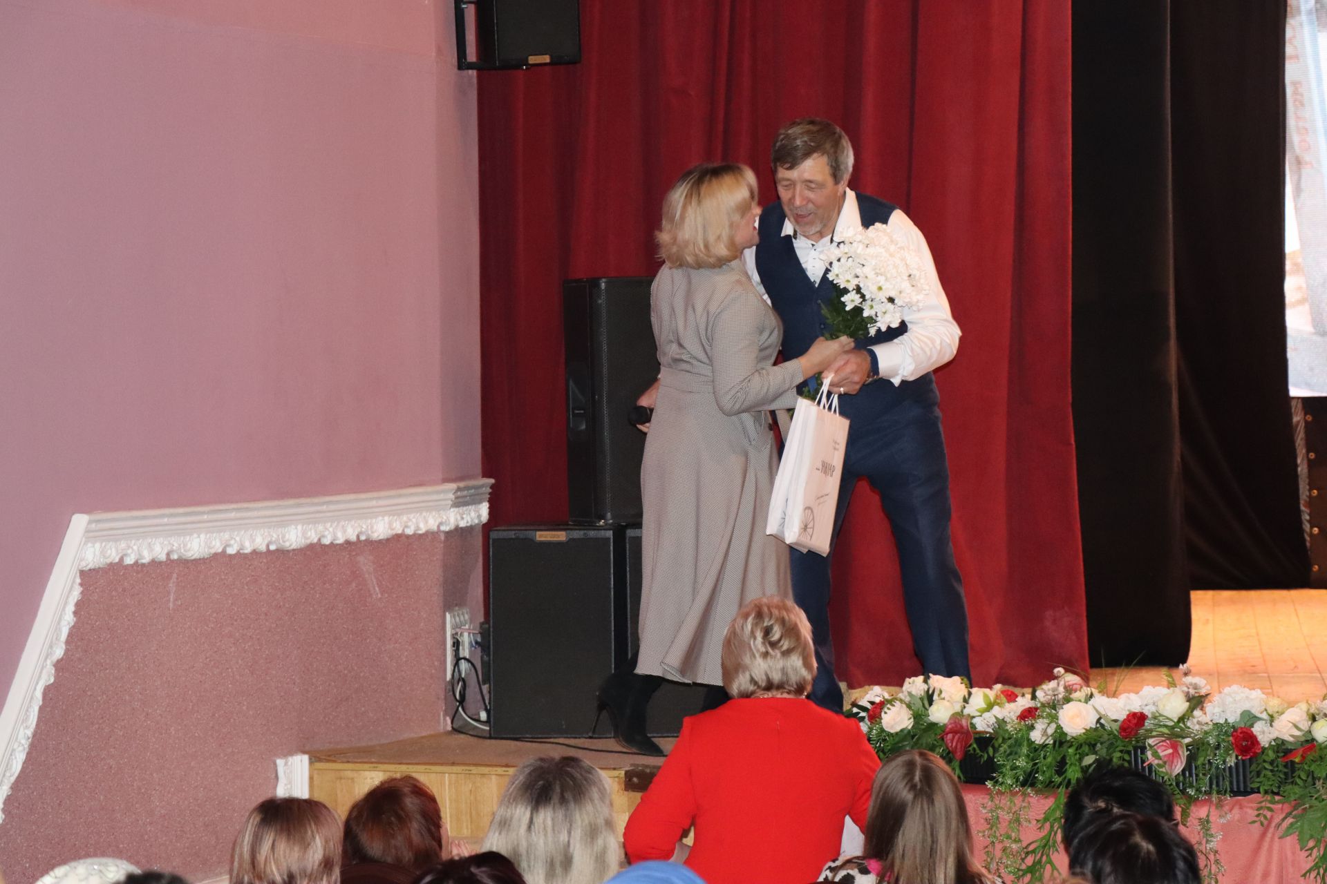 Ведущий театральный деятель Татарстана Рустям Галиев презентовал нурлатцам свою первую книгу (+фоторепортаж)