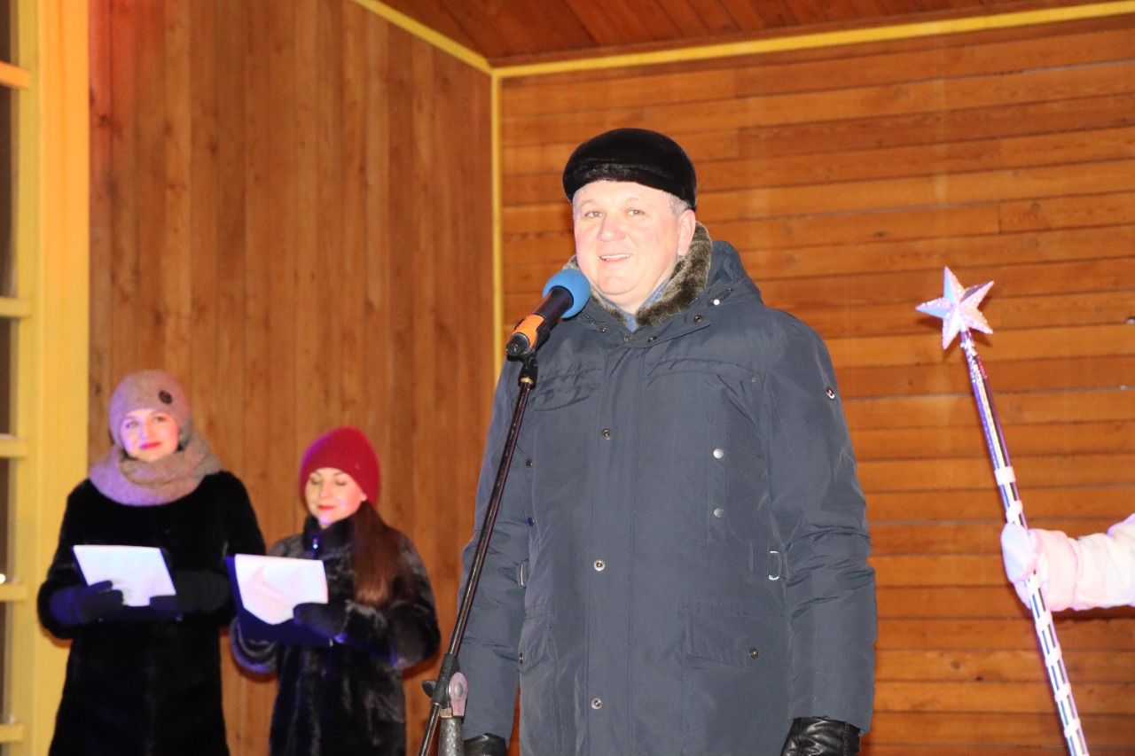 Зажгли огни на главной елке Нурлата