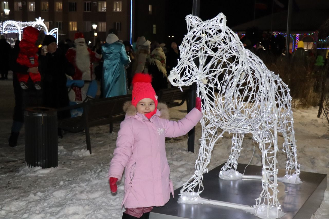 Зажгли огни на главной елке Нурлата