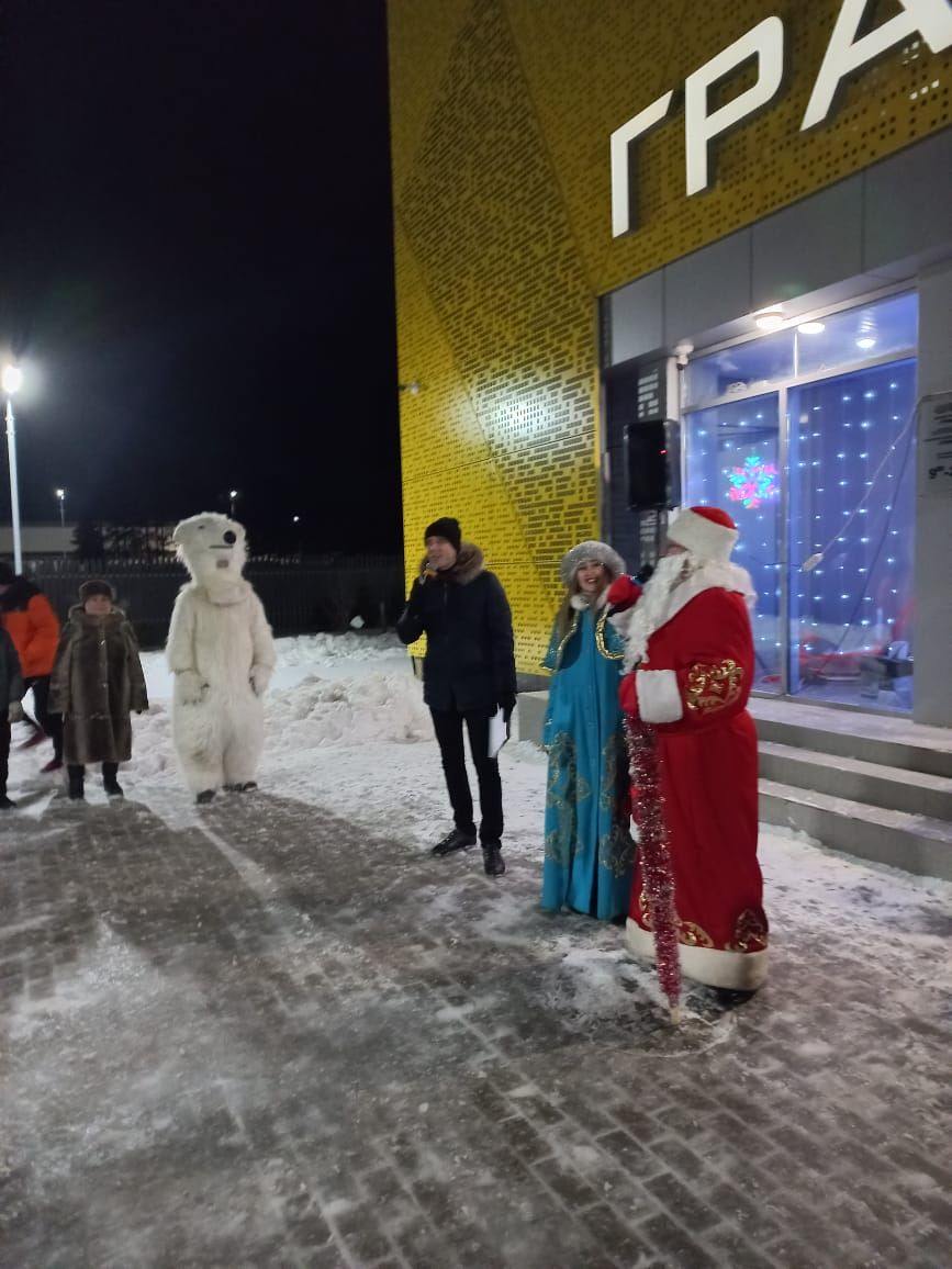 Ёлочные огни зажглись в Нурлатском КДЦ «Грани»