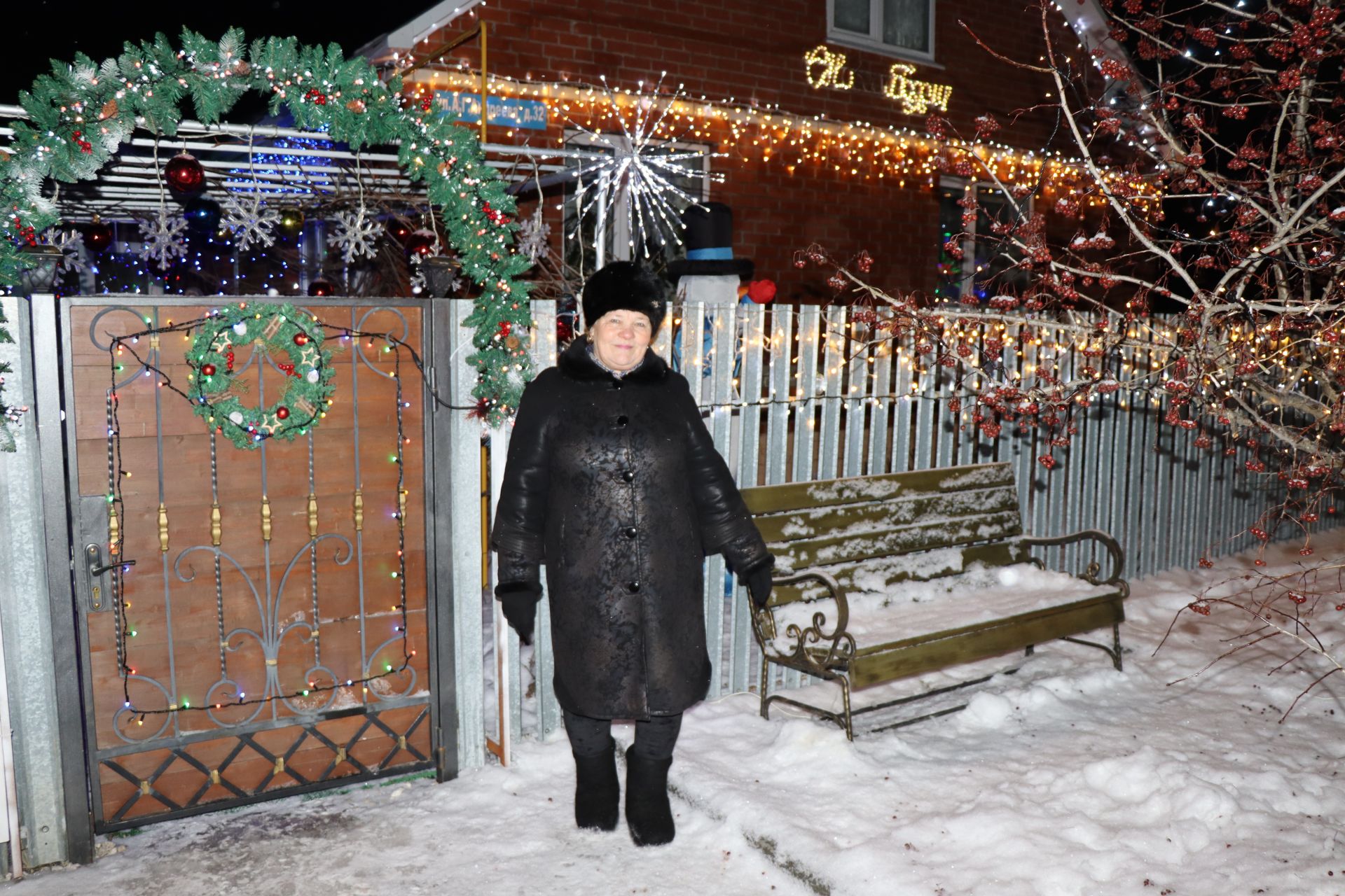 Фирдавс Нурутдинова из Нурлата украсила свой дом к предстоящему празднику