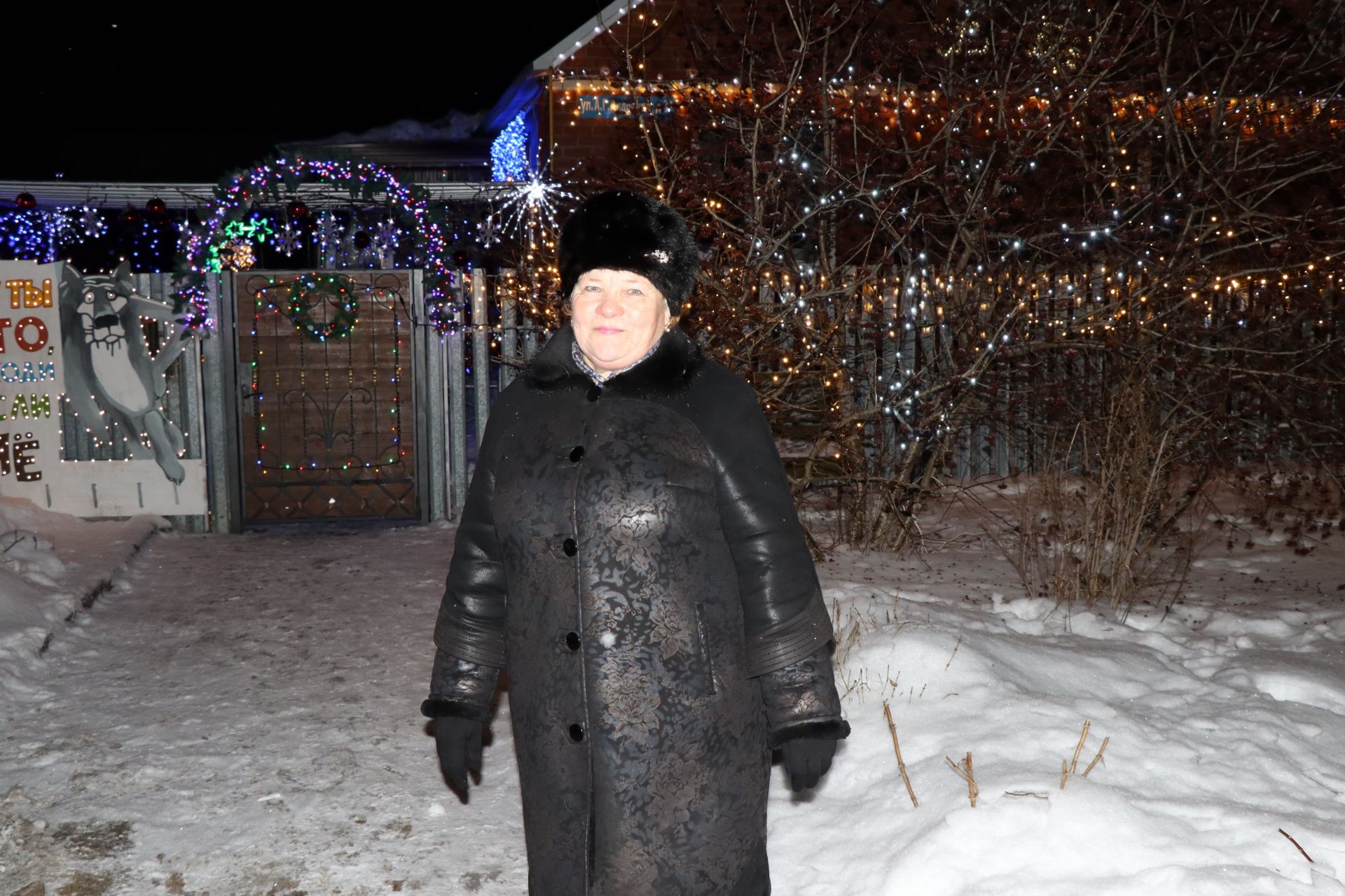 Фирдавс Нурутдинова из Нурлата украсила свой дом к предстоящему празднику