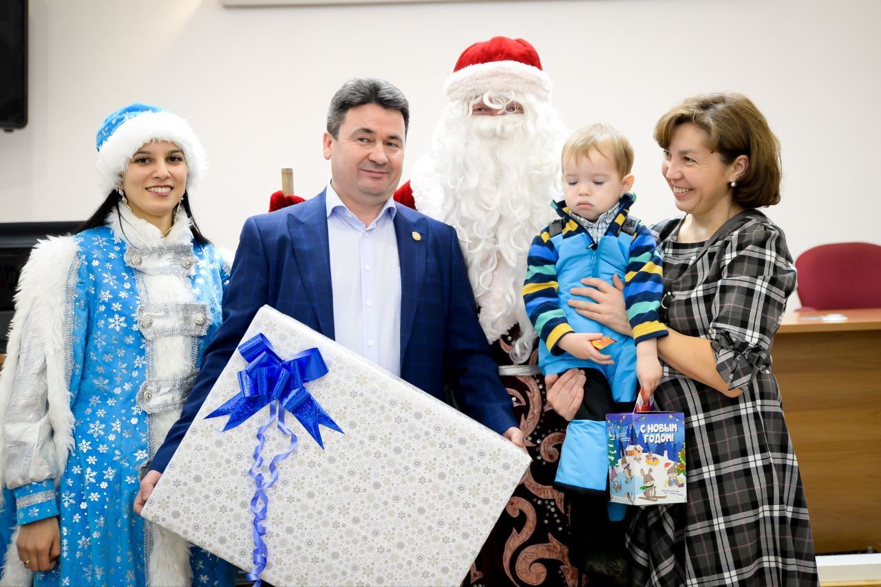 Руководители НГДУ «Нурлатнефть» присоединились к новогодней акции «Ёлка желаний»
