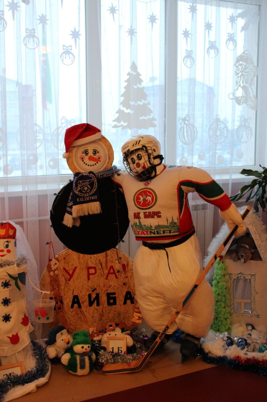 В преддверии новогодних праздников в Нурлатской гимназии прошёл парад снеговиков