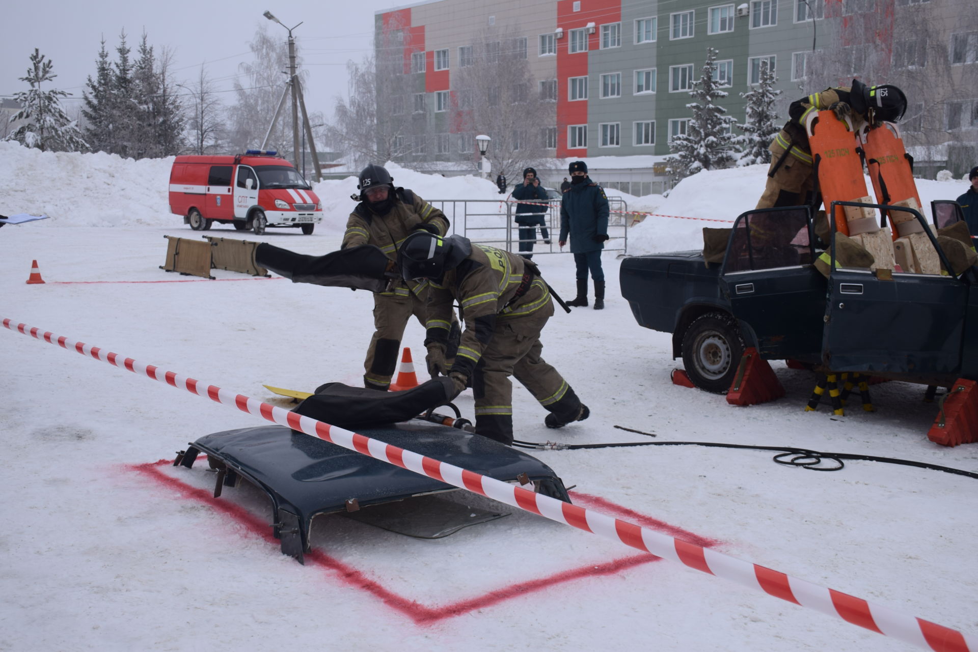 В Нурлате соревнуются за звание лучшего спасателя