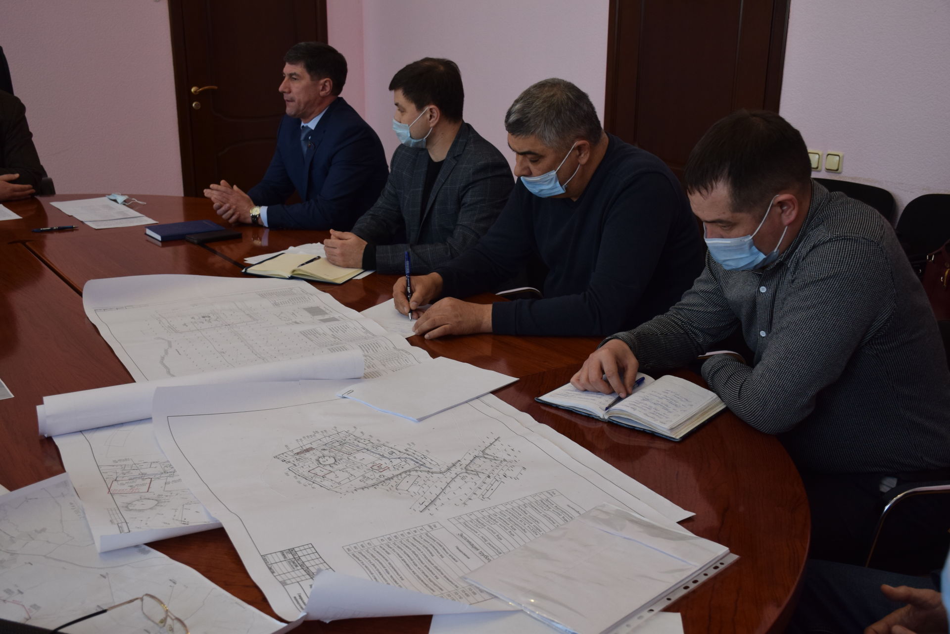 Алмаз Ахметшин обсудил вопрос строительства системы водоснабжения с подрядчиками