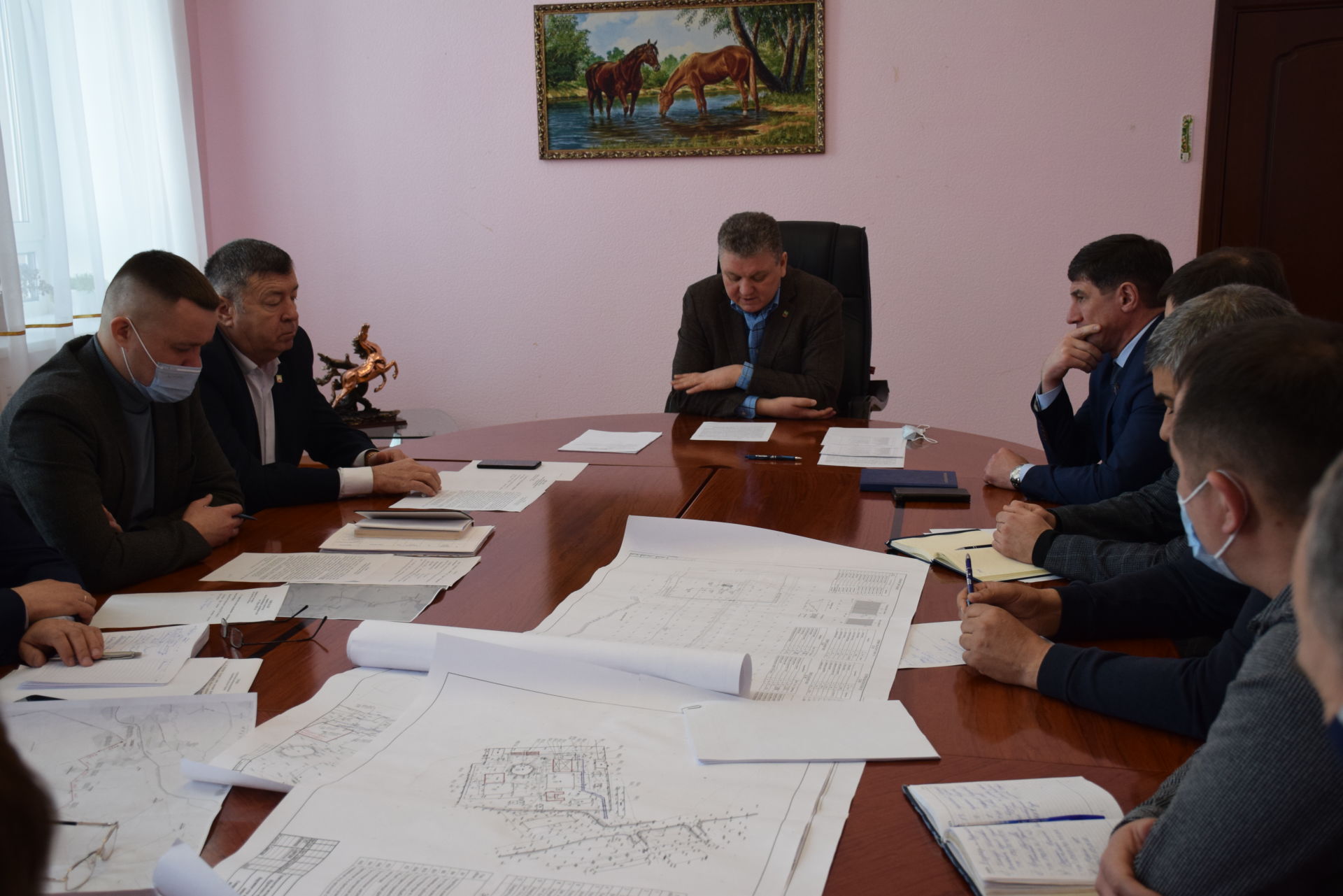 Алмаз Ахметшин обсудил вопрос строительства системы водоснабжения с подрядчиками
