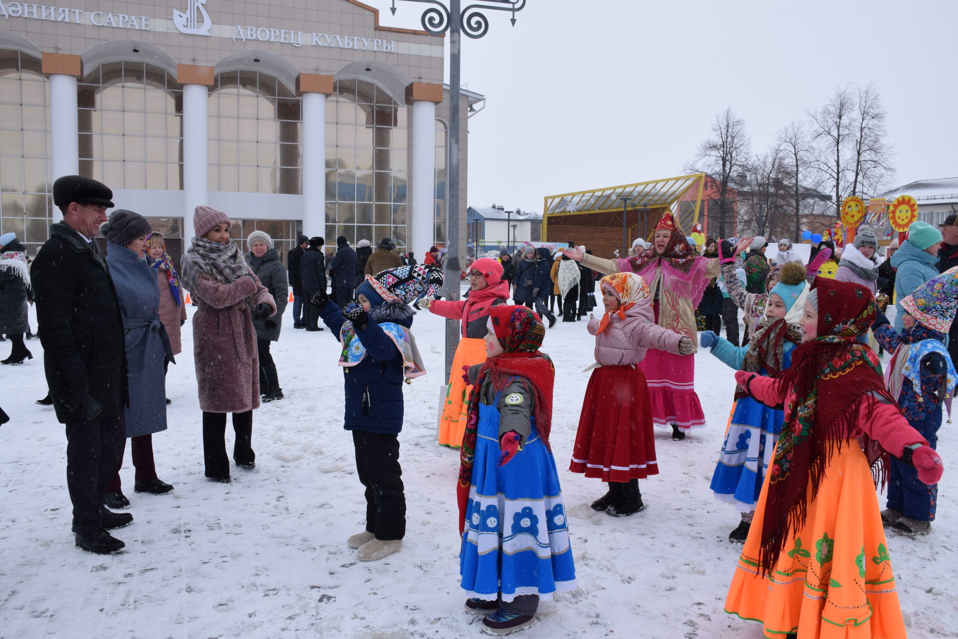 На центральной площади Нурлата развернулось широкое масленичное гуляние