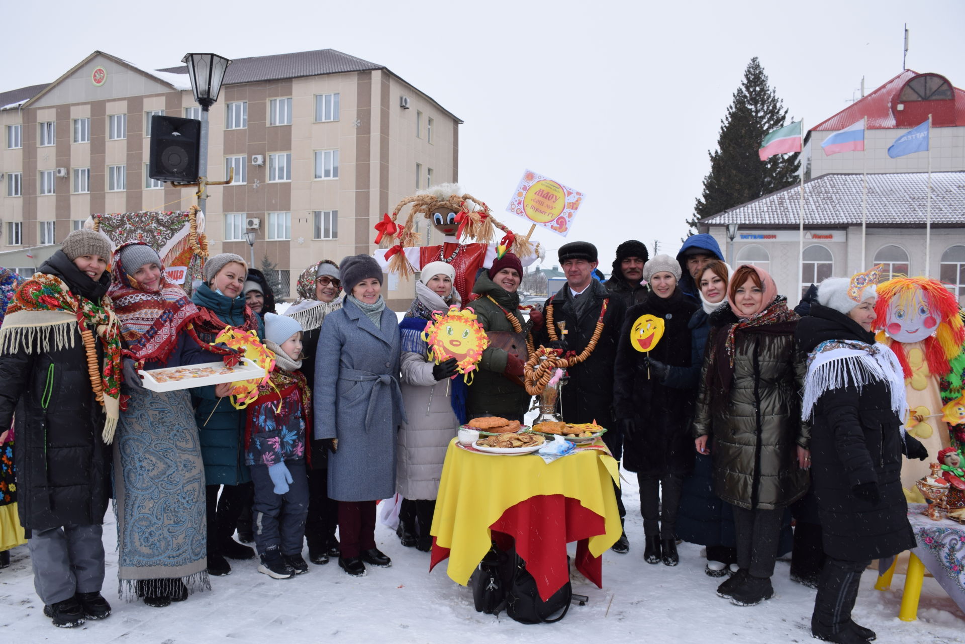 На центральной площади Нурлата развернулось широкое масленичное гуляние