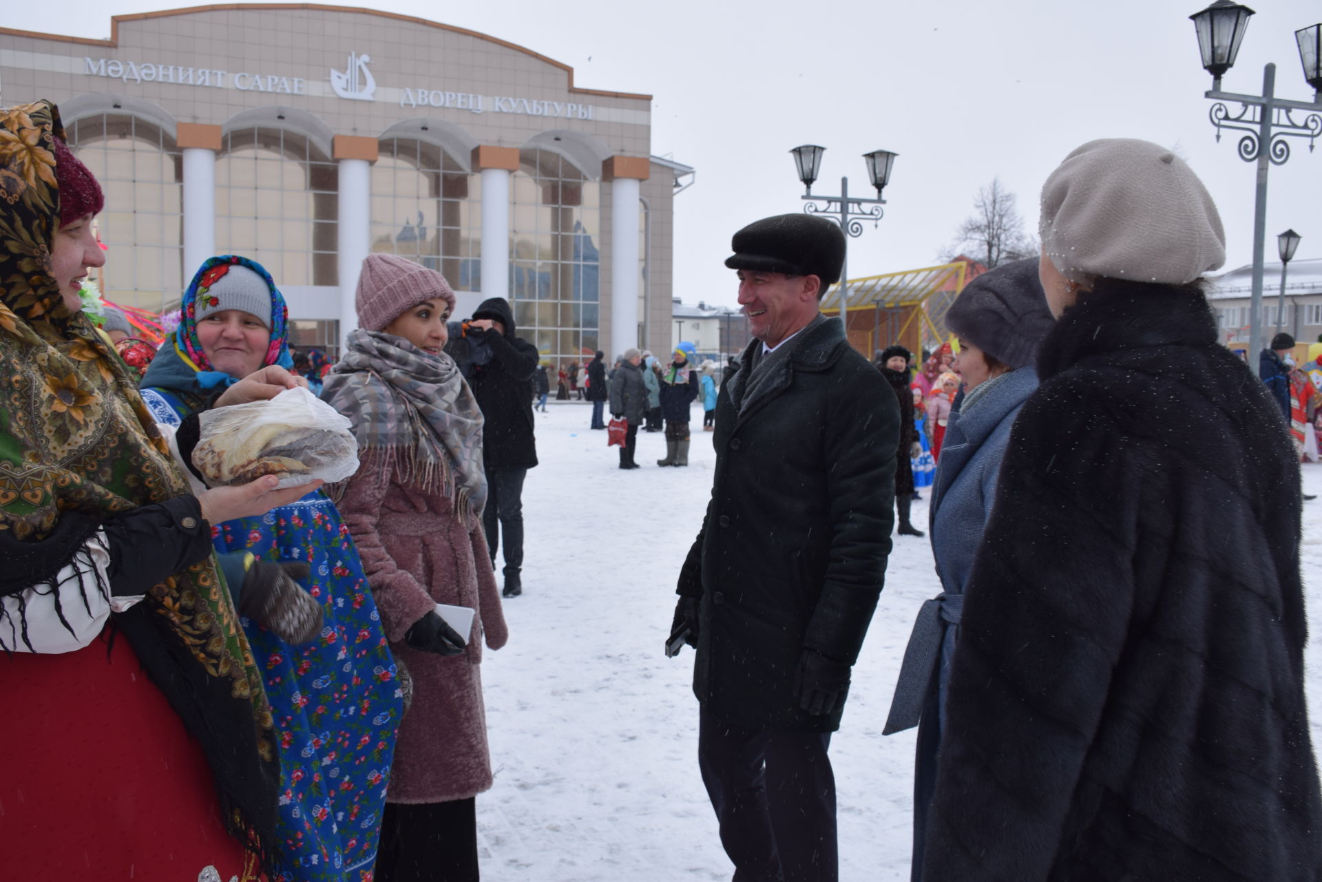 На центральной площади Нурлата развернулось широкое масленичное гуляние