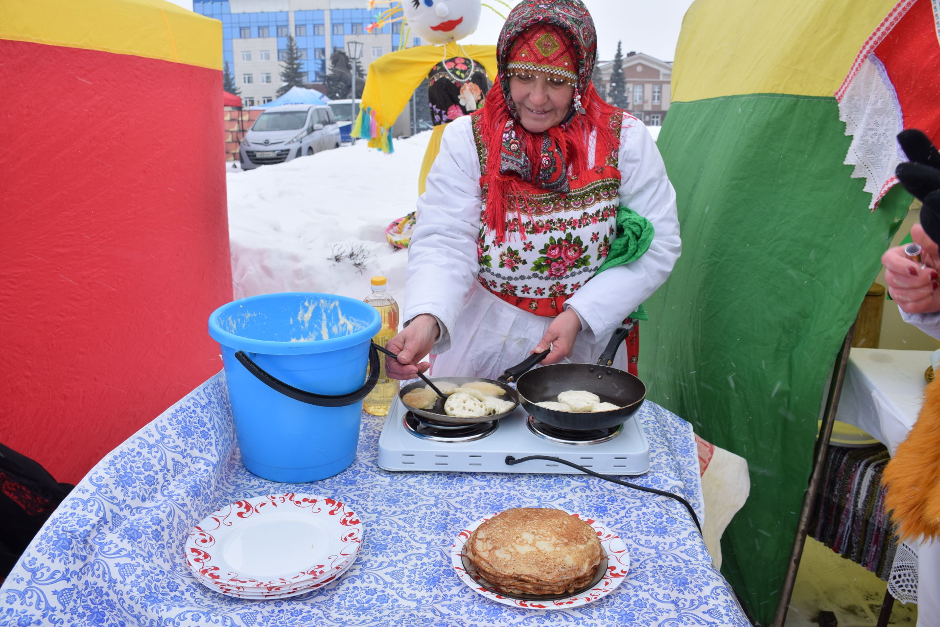 На центральной площади Нурлата развернулось широкое масленичное гуляние