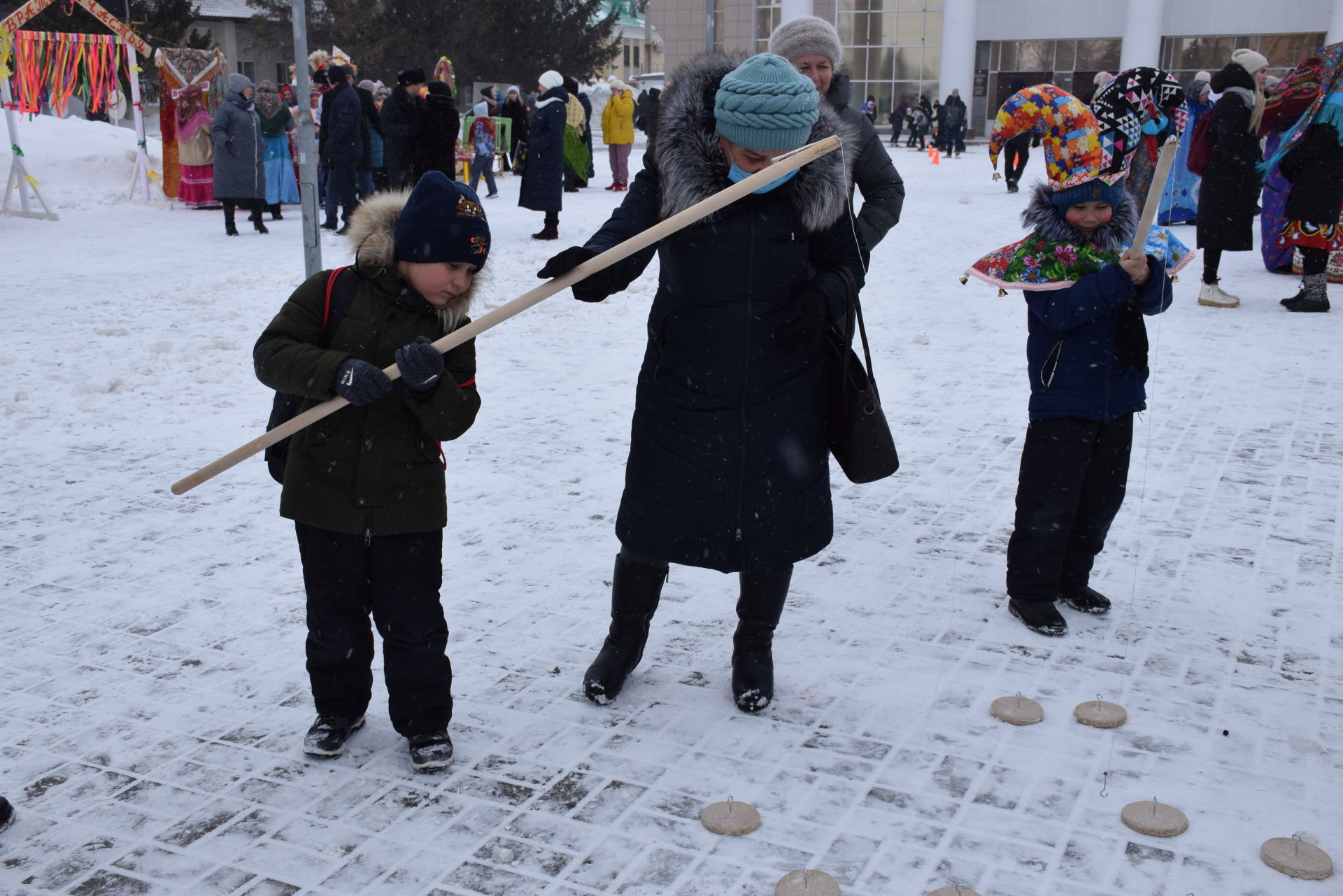 На центральной площади Нурлата развернулось широкое масленичное гуляние