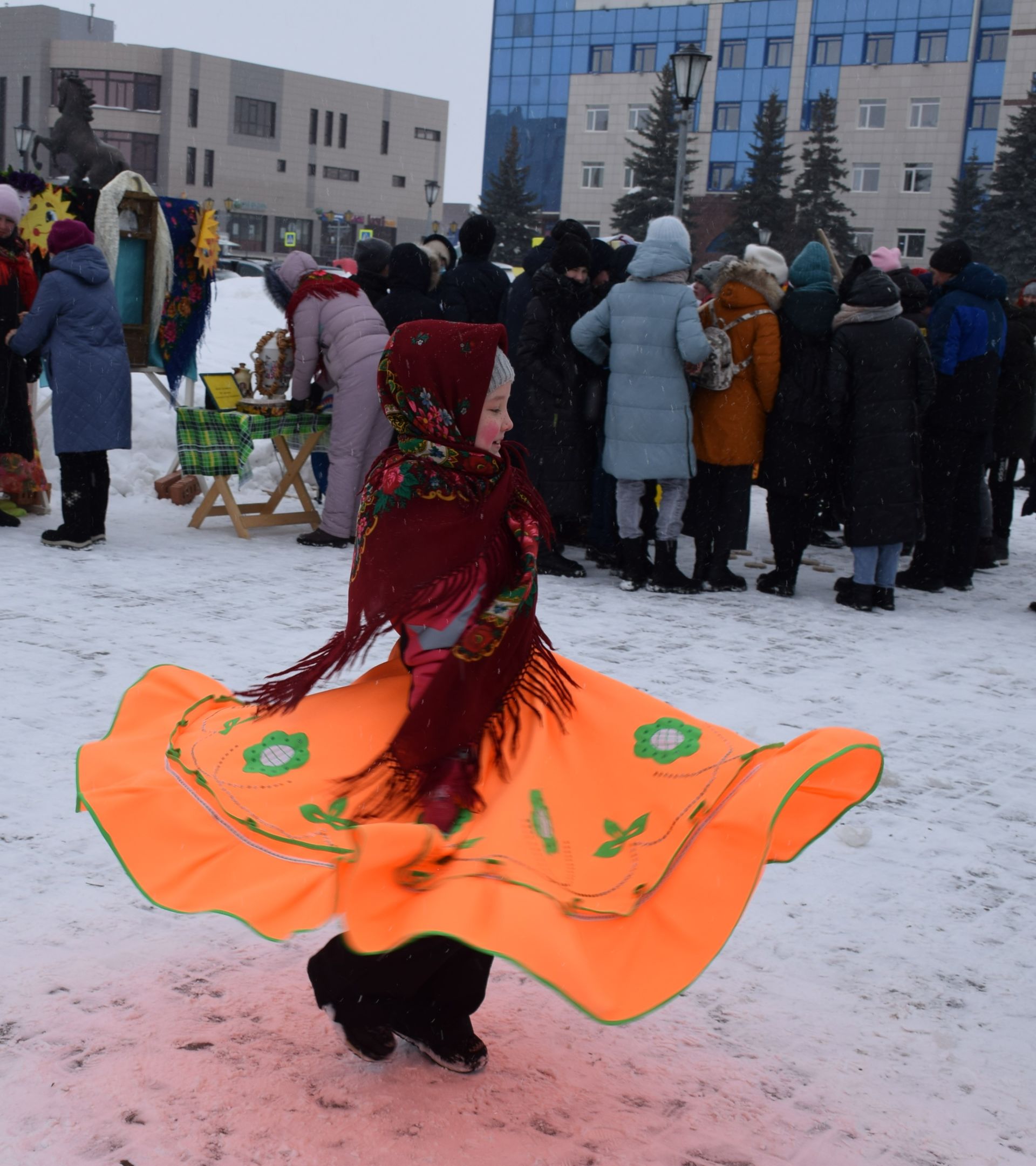 На центральной площади Нурлата развернулось широкое масленичное гуляние