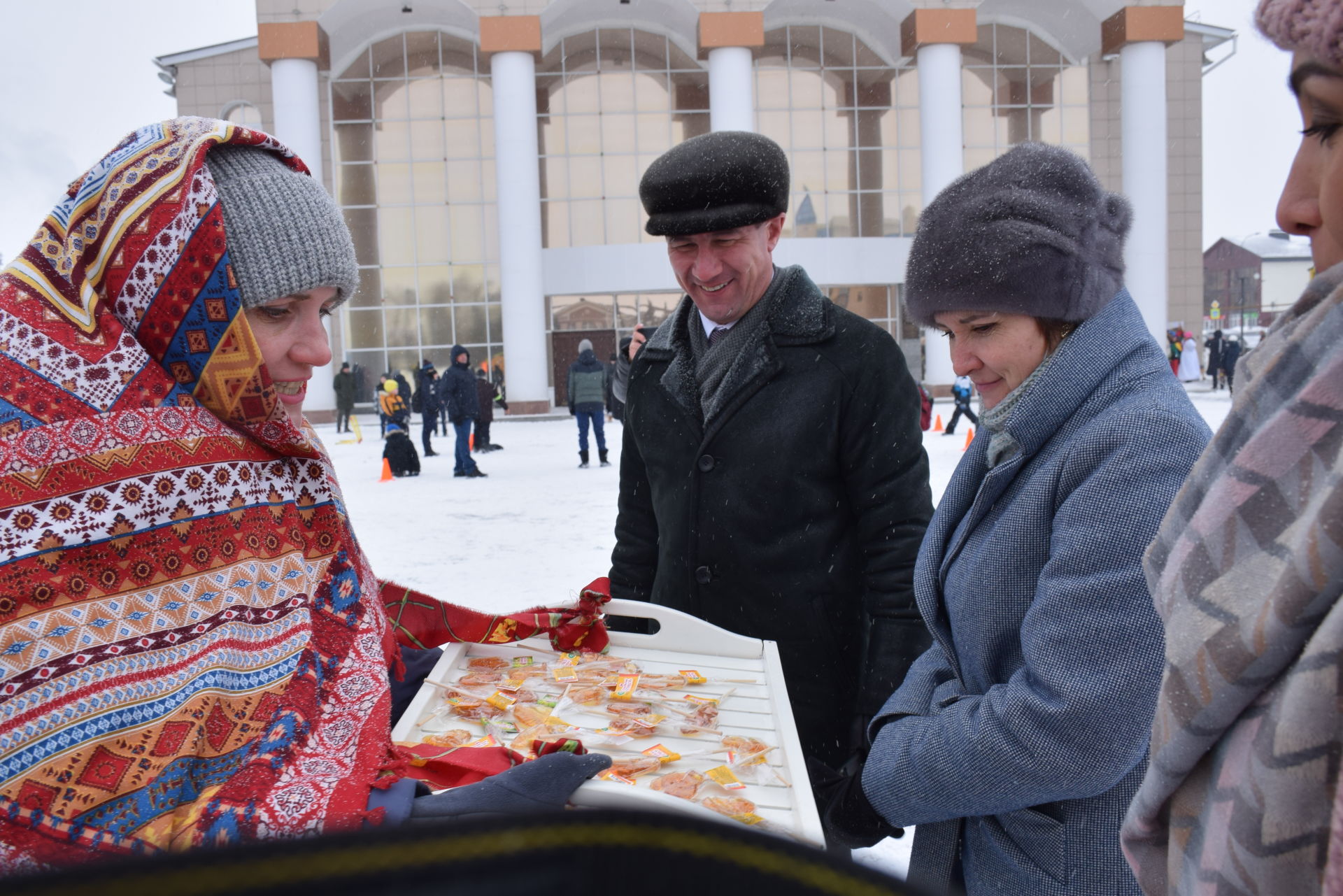 На центральной площади Нурлата развернулось широкое масленичное гуляние