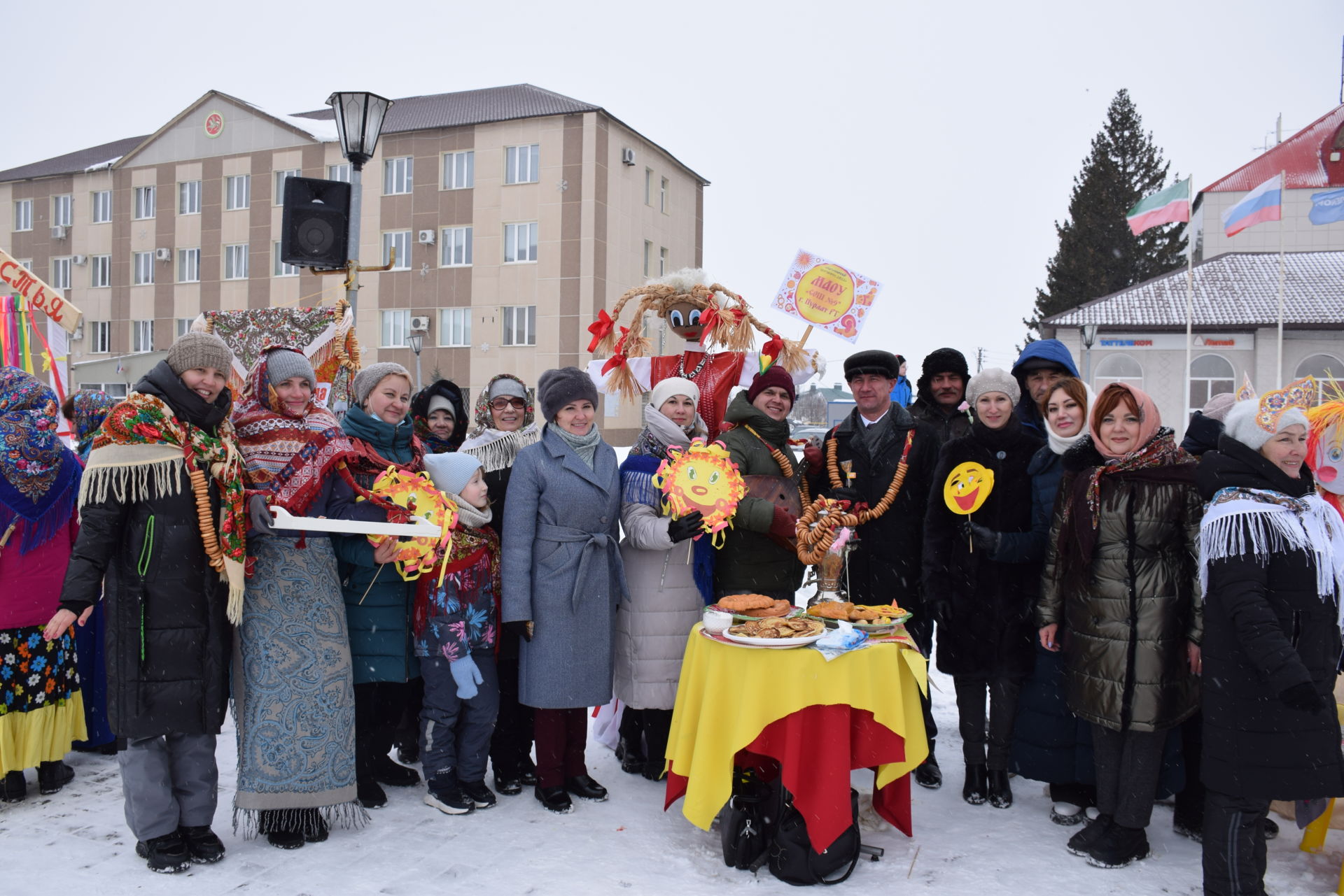 На центральной площади Нурлата развернулось широкое масленичное гуляние