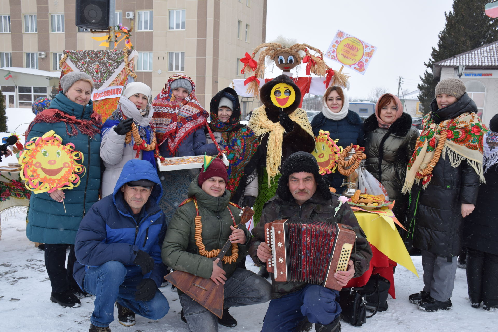 На центральной площади Нурлата развернулось широкое масленичное гуляние