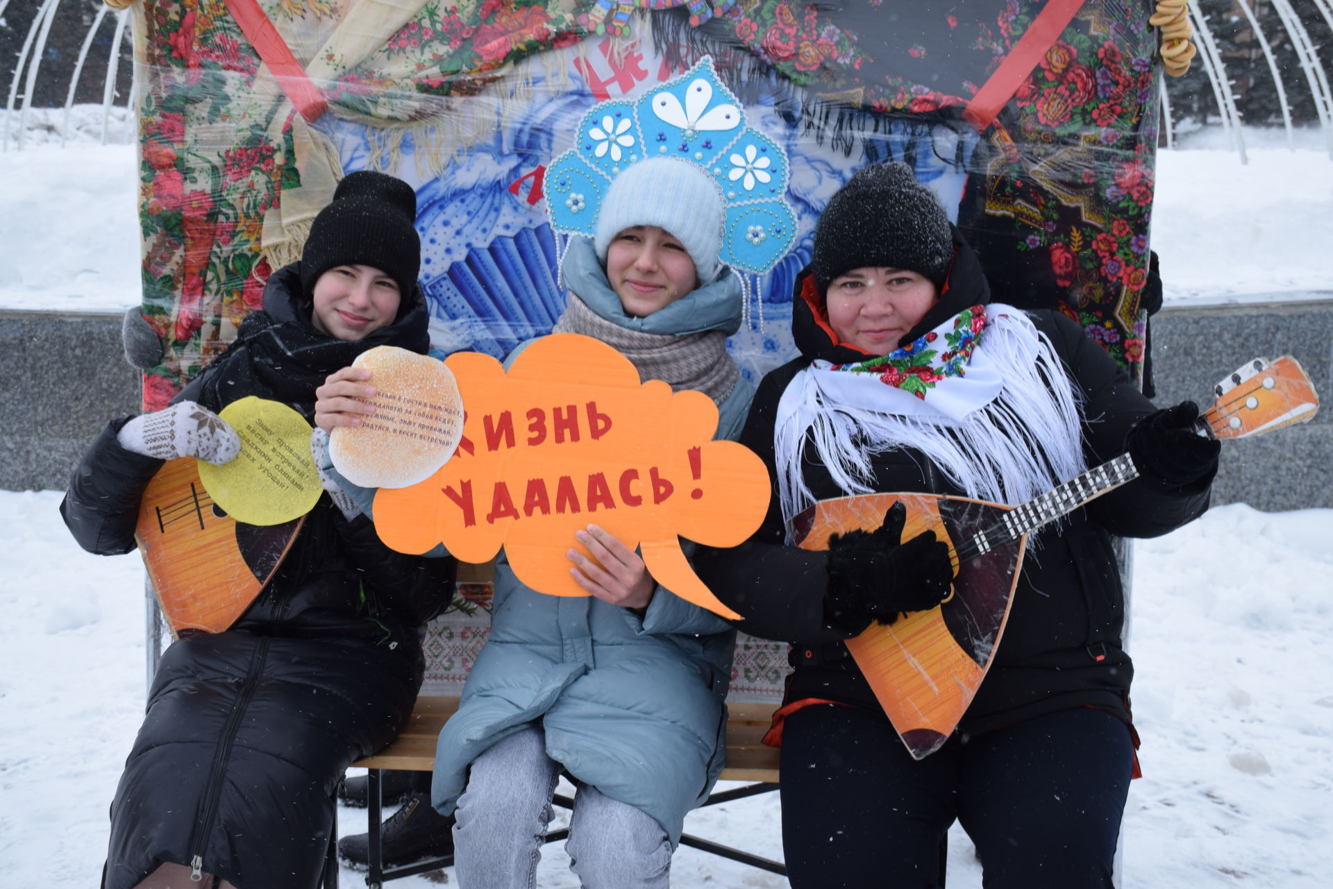 На центральной площади Нурлата развернулось широкое масленичное гуляние