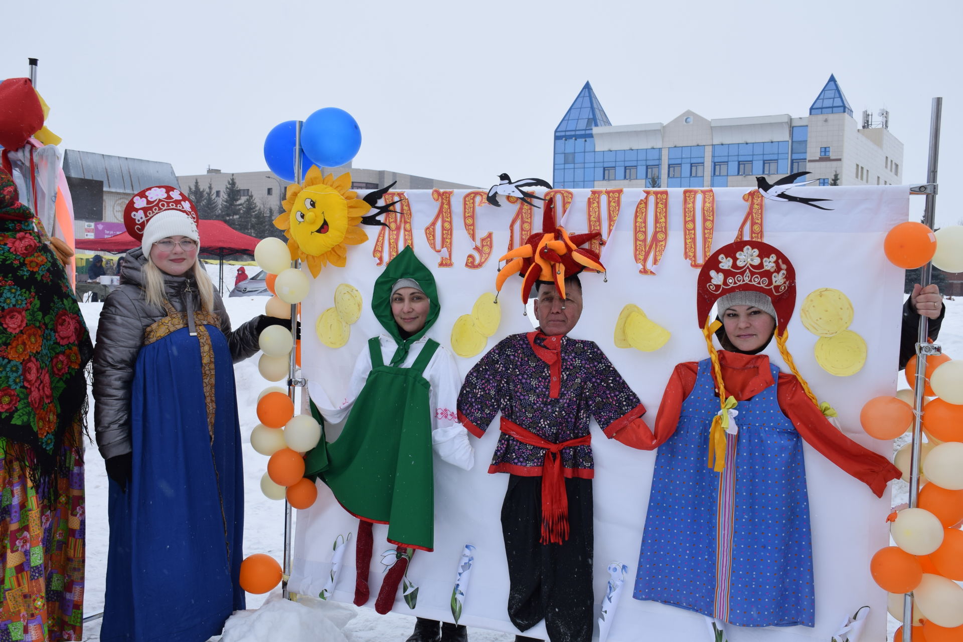 На центральной площади Нурлата развернулось широкое масленичное гуляние