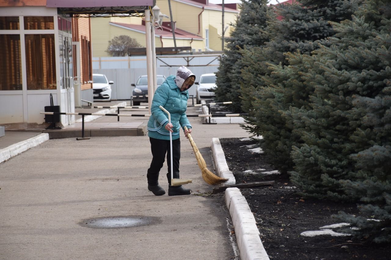 В Нурлате проходит первый общегородской субботник