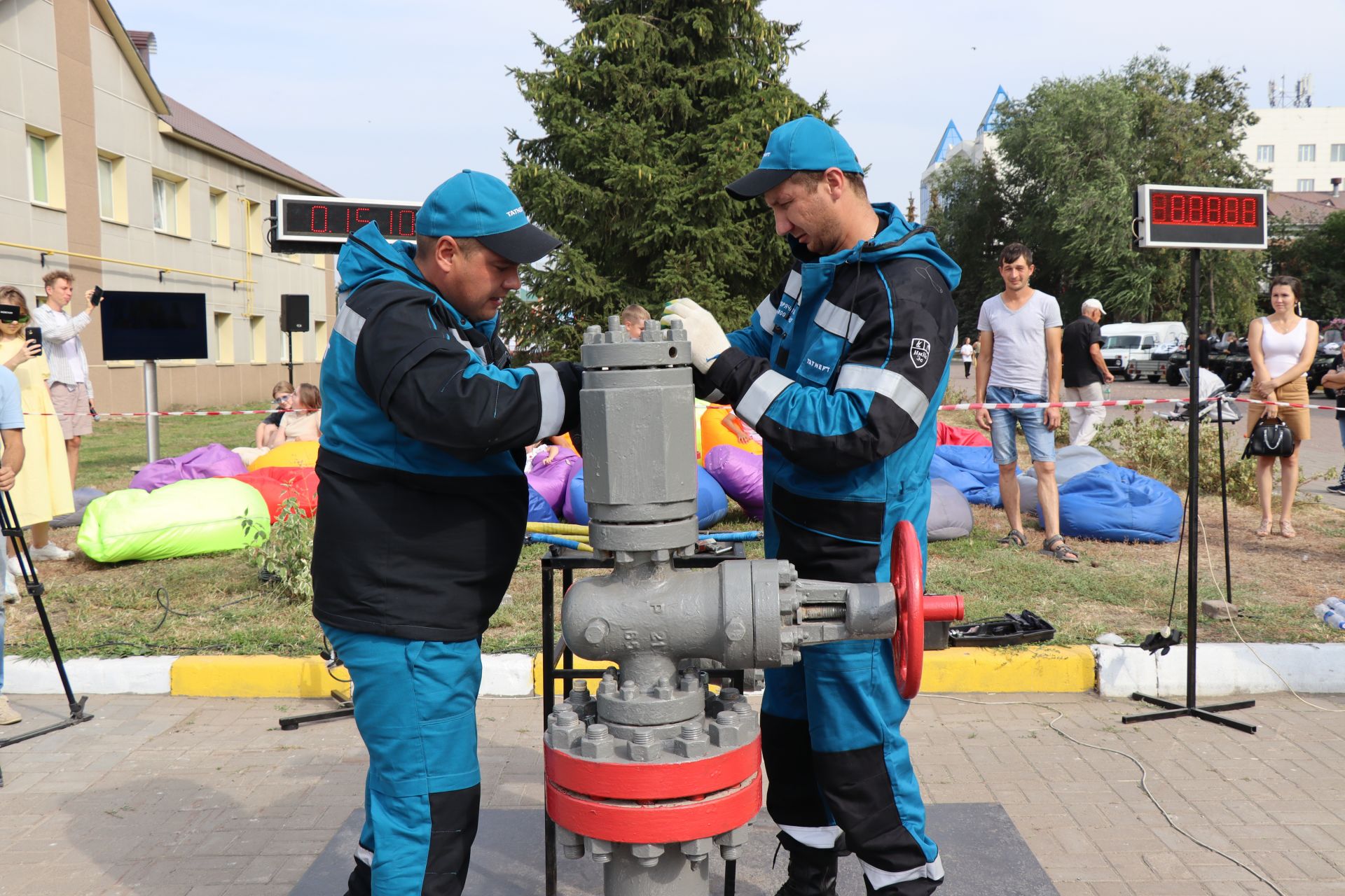 Алмаз Ахметшин принял участие в профессиональном празднике нефтедобытчиков