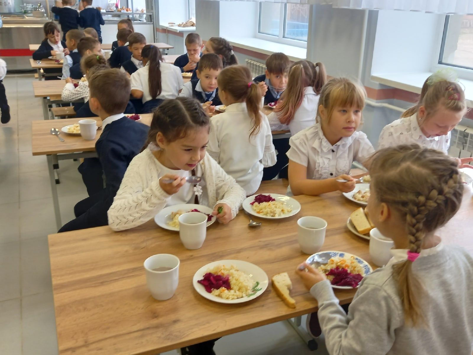В Нурлатской школе №4 создана комиссия для контроля за качеством питания школьников