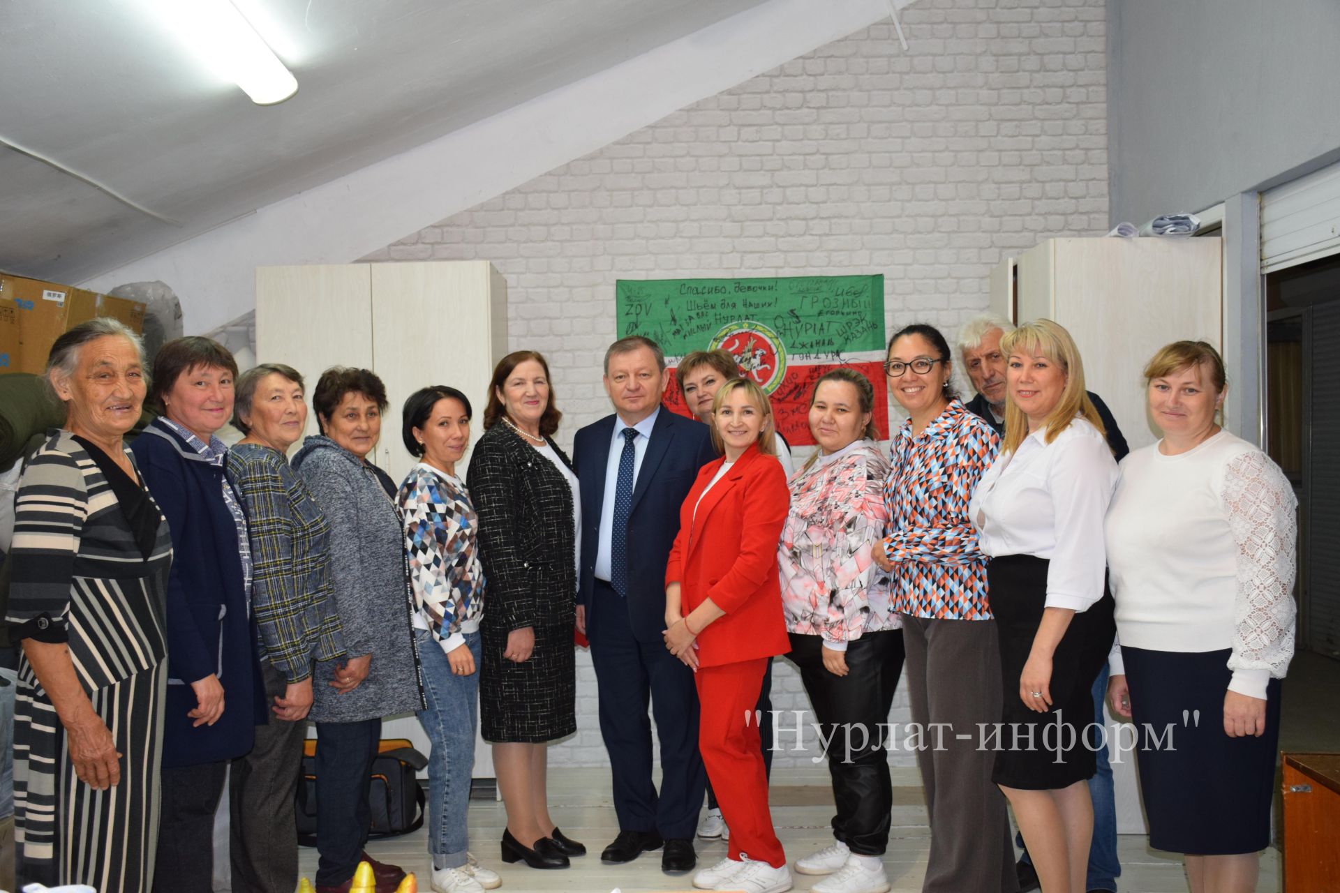Дамир Ишкинеев поздравил нурлатских волонтеров с годовщиной создания движения «Шьем для наших Нурлат»