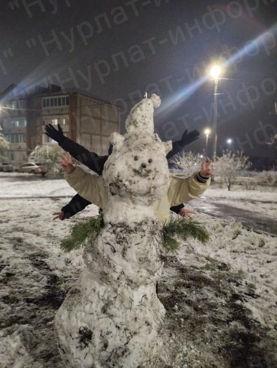 Жители Нурлата в соцсетях делятся фотографиями первых вылепленных снеговиков