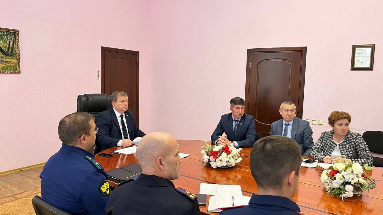Дамир Ишкинеев встретился с районными священнослужителями и активными прихожанами