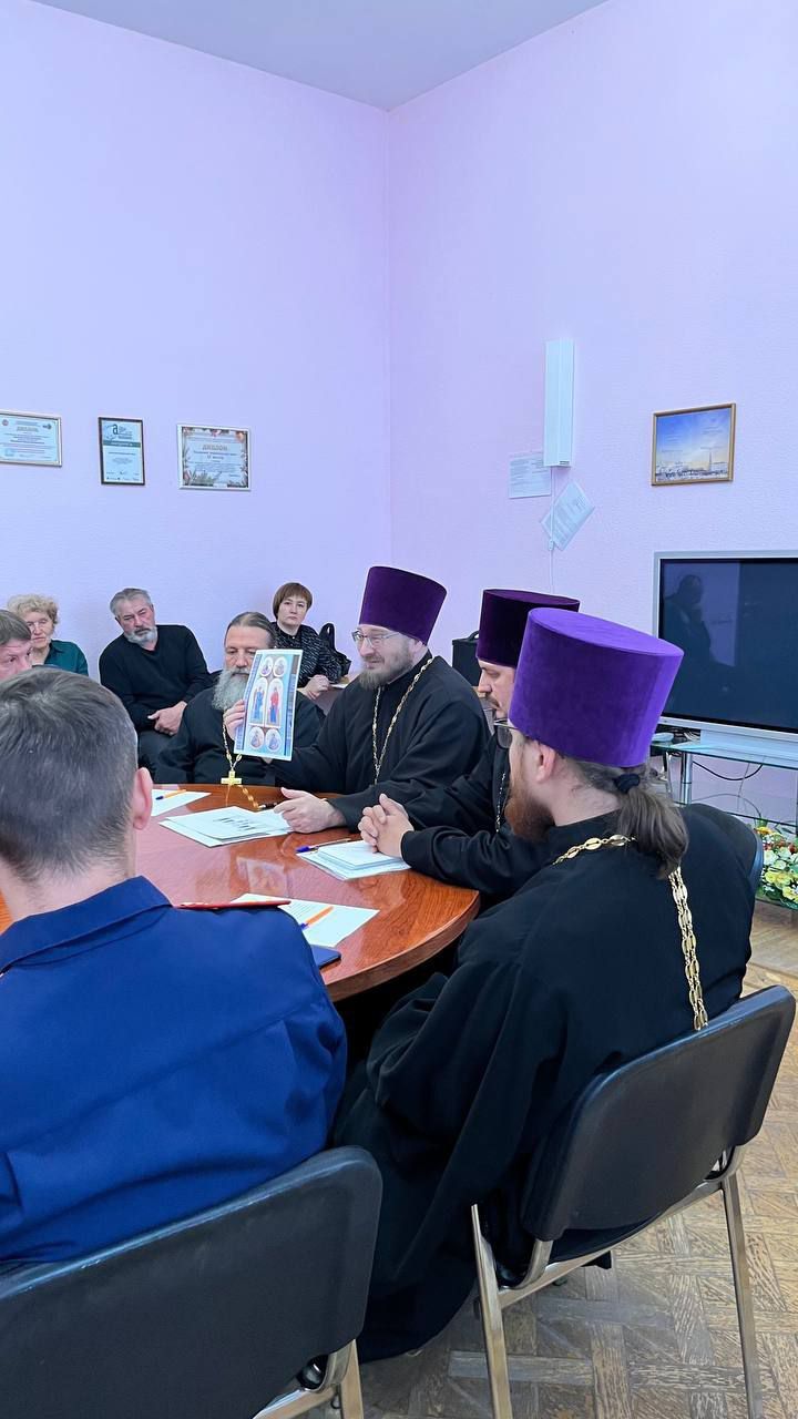 Дамир Ишкинеев встретился с районными священнослужителями и активными прихожанами