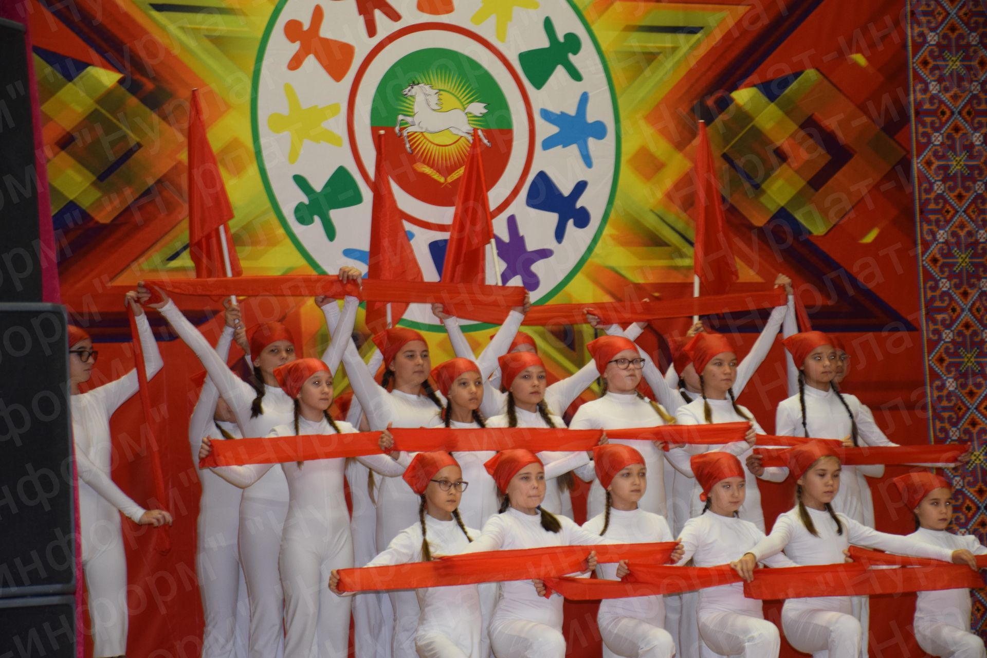 Нурлатский Дом дружбы народов объединил несколько поколений молодежи на фестивале комсомольской песни