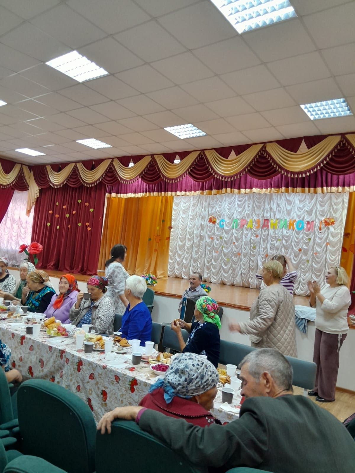 Старшее поколение жителей Егоркинского поселения пригласили на праздник