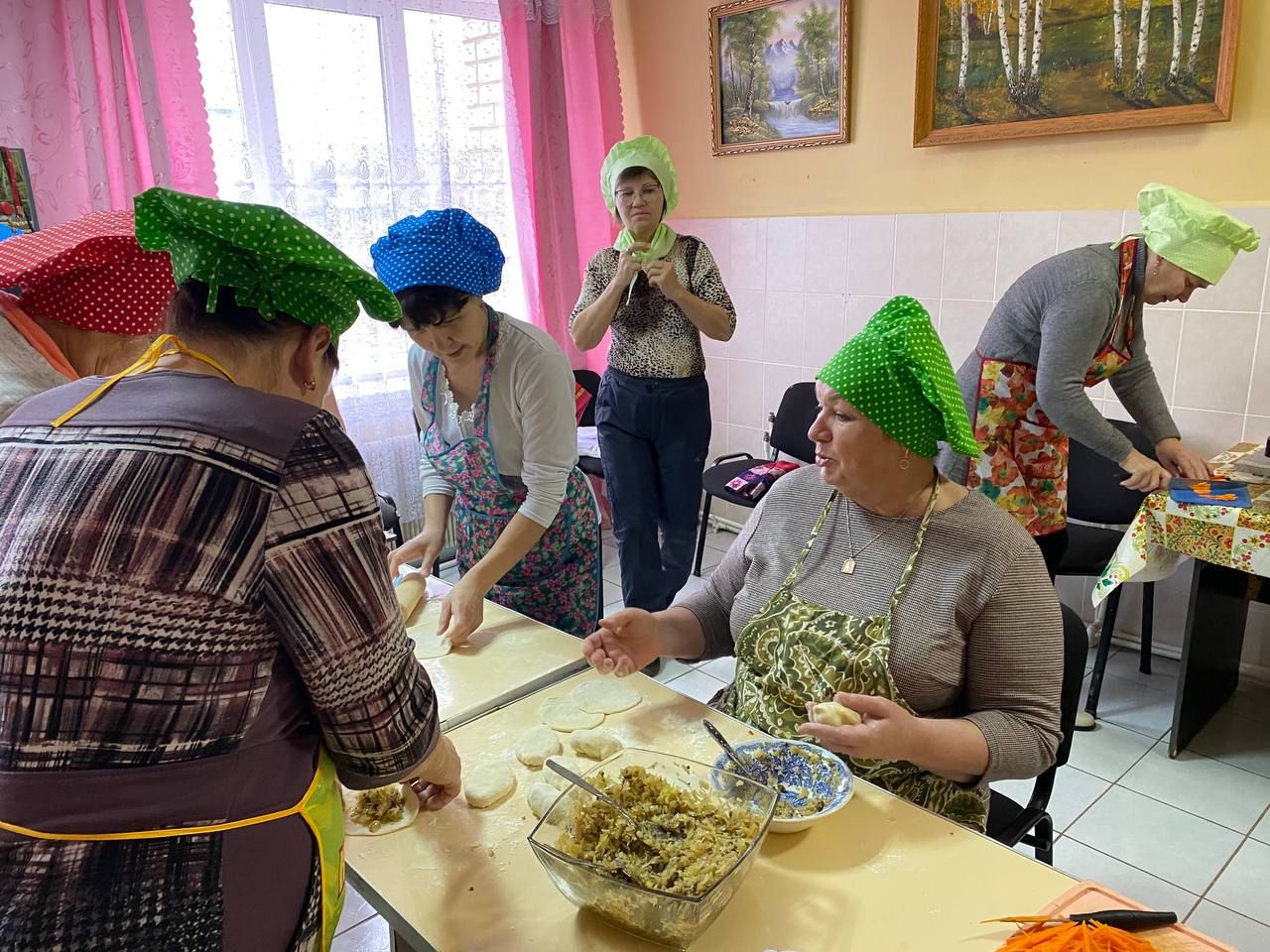 Мамыковские женщины собрались на капустные посиделки
