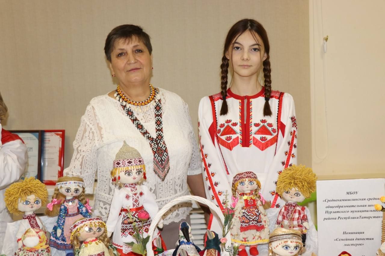 Семья Гавриловых-Назаровых из Среднекамышлинской школы продемонстрировала свои таланты
