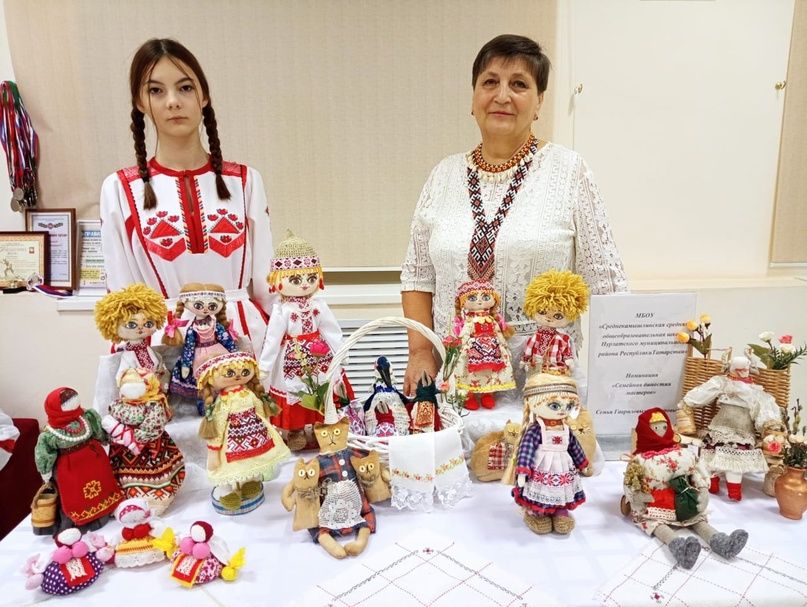Семья Гавриловых-Назаровых из Среднекамышлинской школы продемонстрировала свои таланты