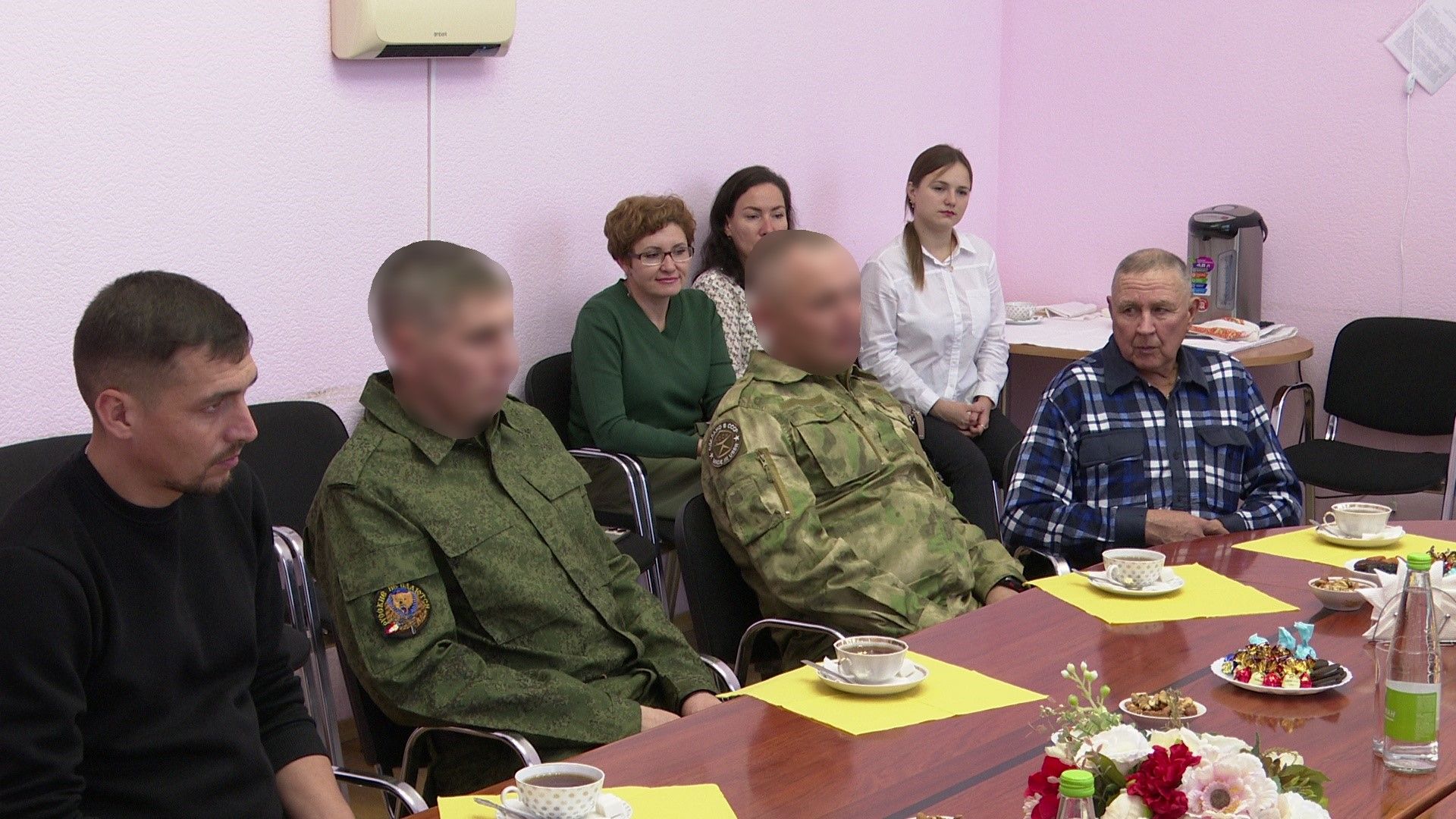 Дамир Ишкинеев встретился с мобилизованными нурлатцами, приехавшими из зоны СВО