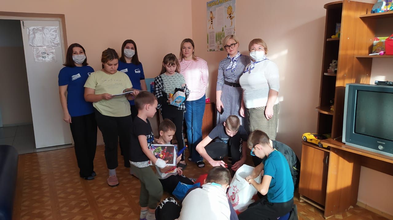 Нурлатские единороссы передали подарки в детское отделение Нурлатской ЦРБ в рамках акции «Коробка храбрости»
