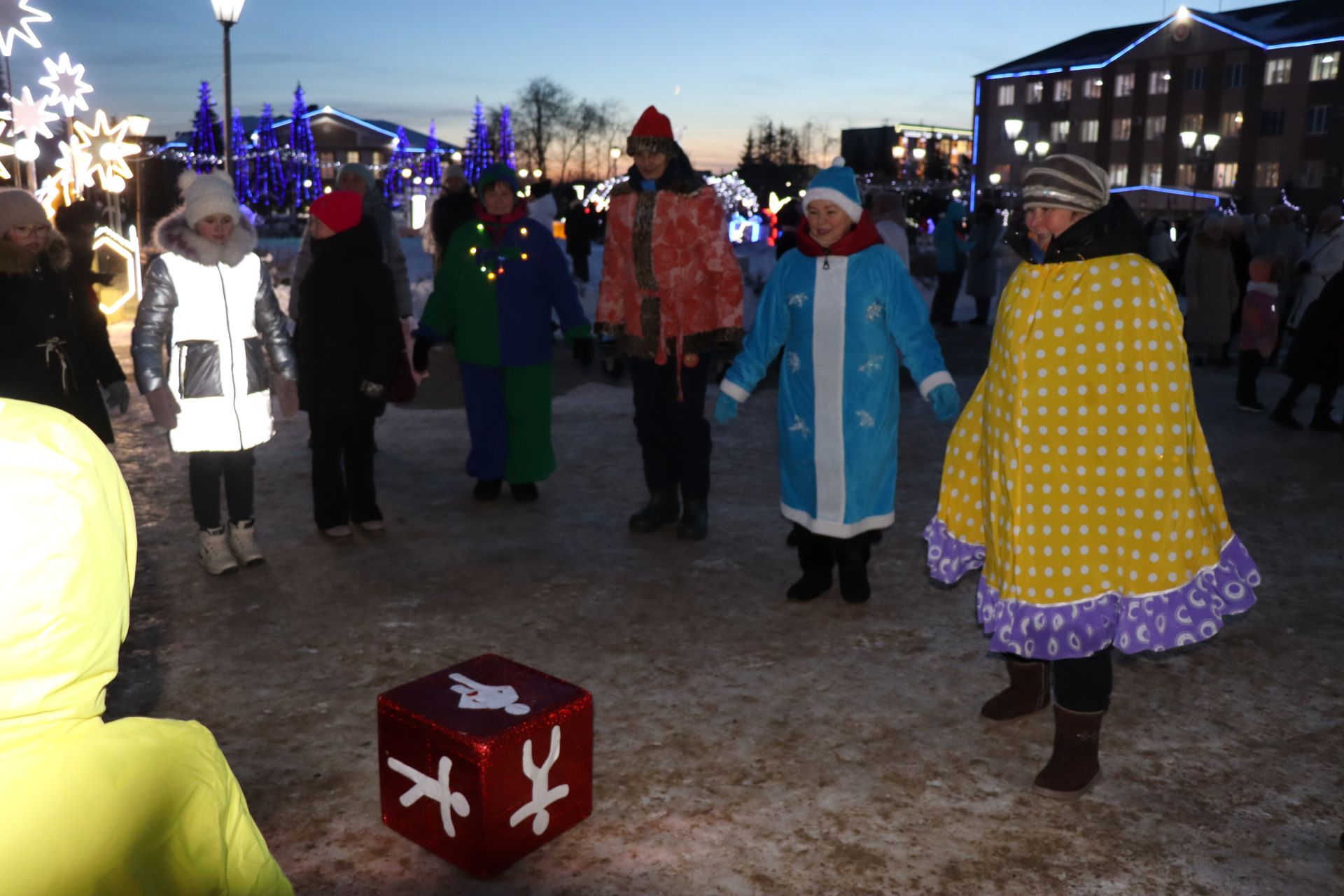 В Нурлате открыли главную новогоднюю елку