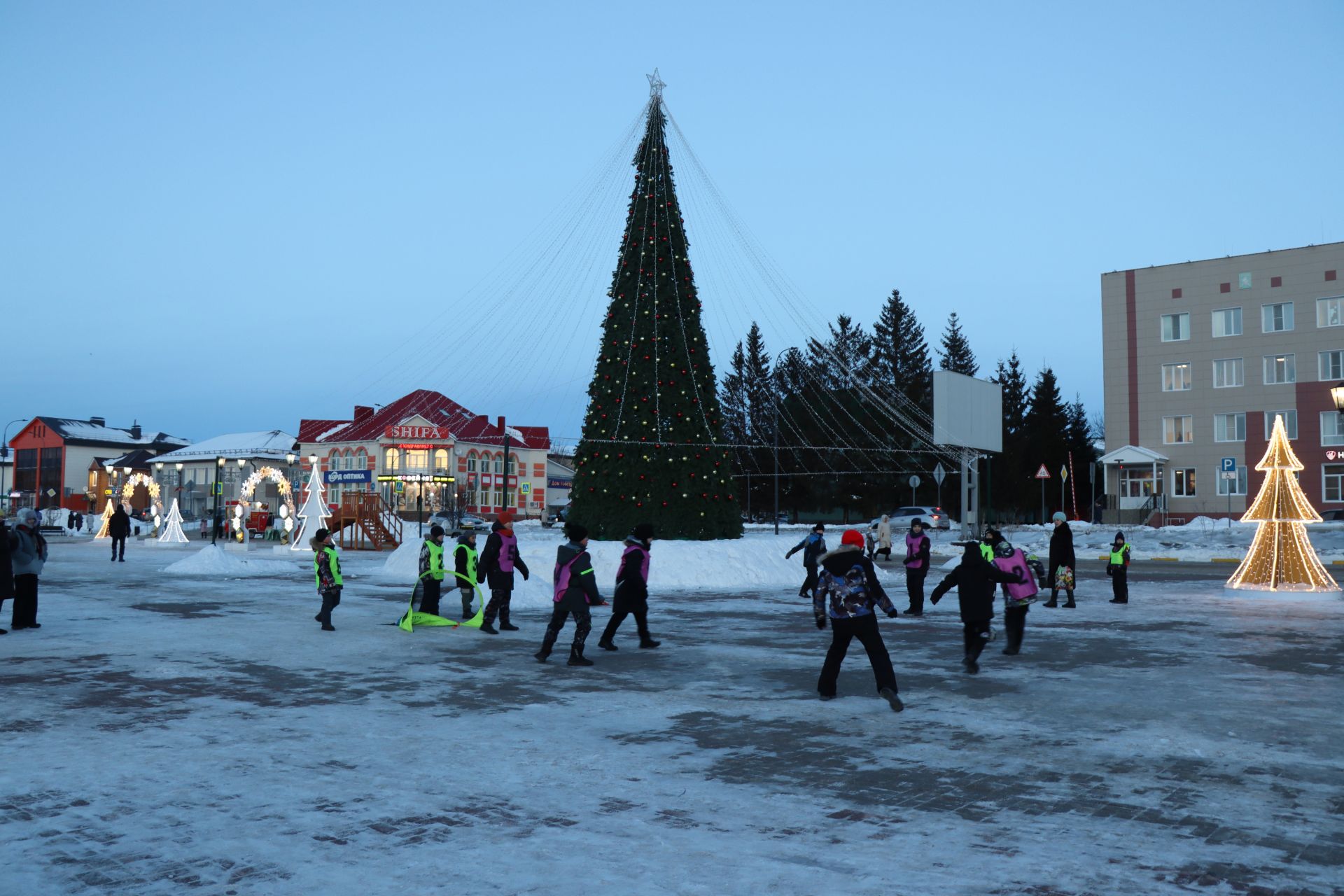 В Нурлате открыли главную новогоднюю елку