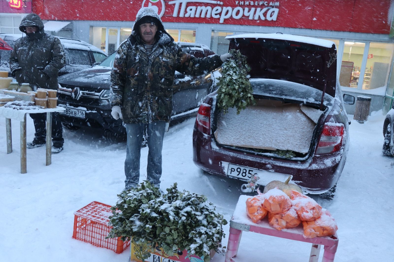 В Нурлате сильный снегопад не помешал сельскохозяйственной ярмарке