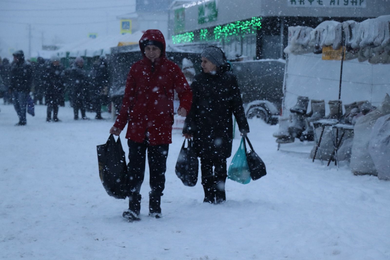 В Нурлате сильный снегопад не помешал сельскохозяйственной ярмарке