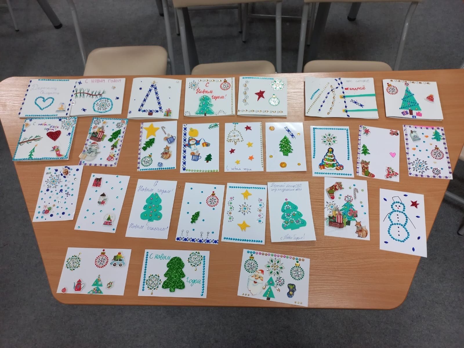 Школьники Нурлата подготовили новогодние открытки для участников СВО