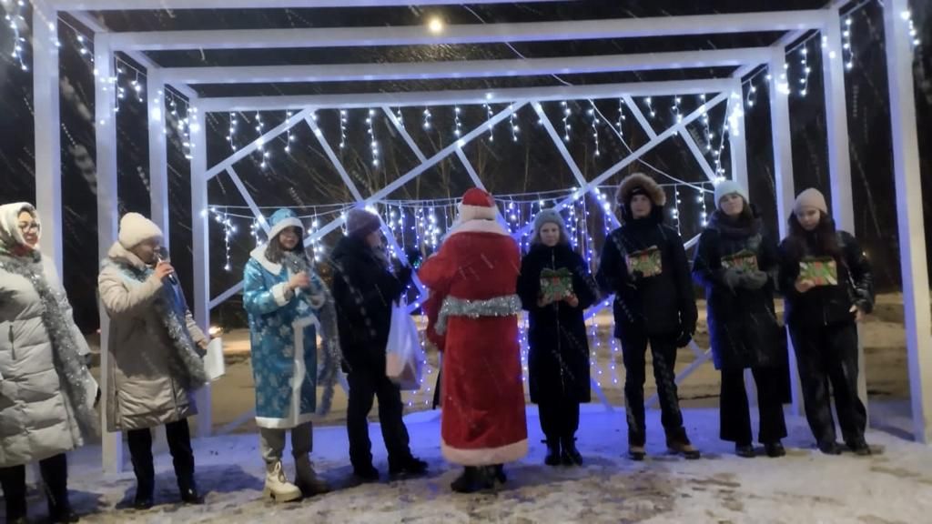 В селе Бурметьево торжественно открыли главную Елку