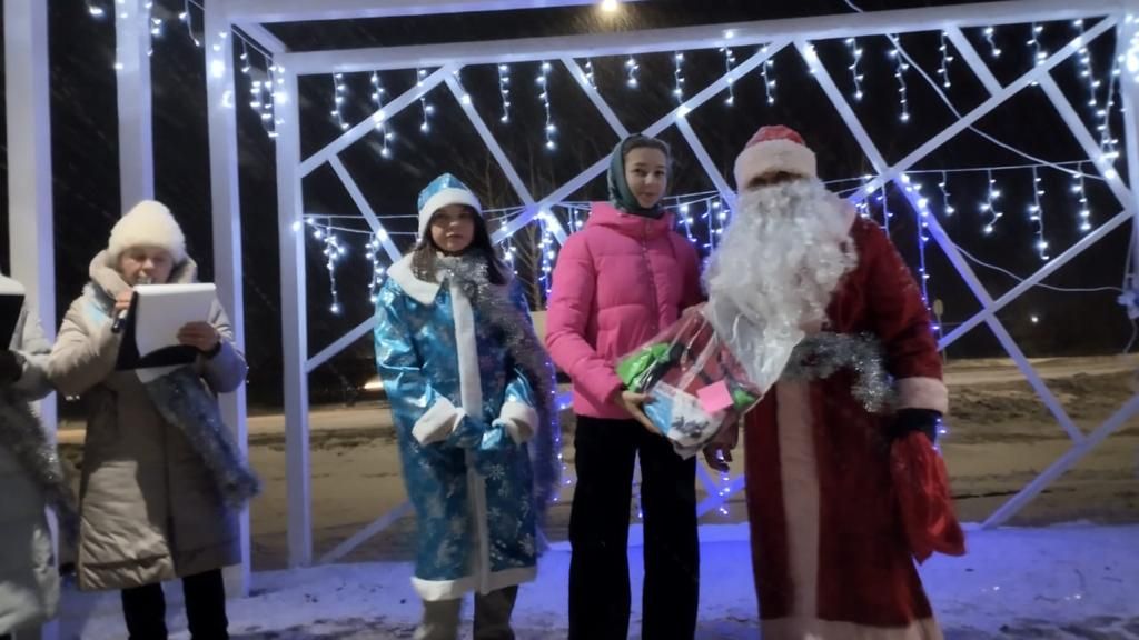 В селе Бурметьево торжественно открыли главную Елку