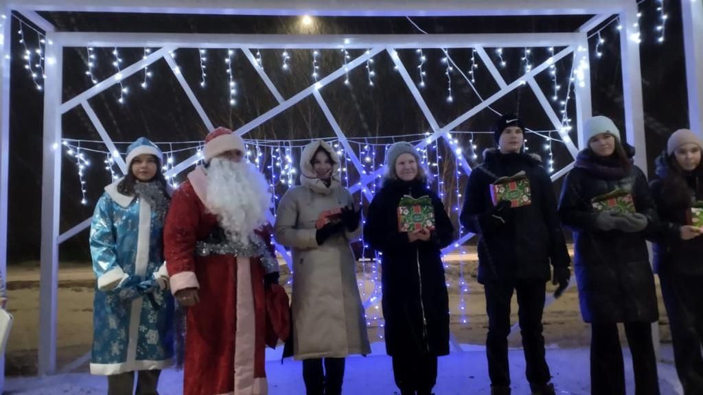 В селе Бурметьево торжественно открыли главную Елку