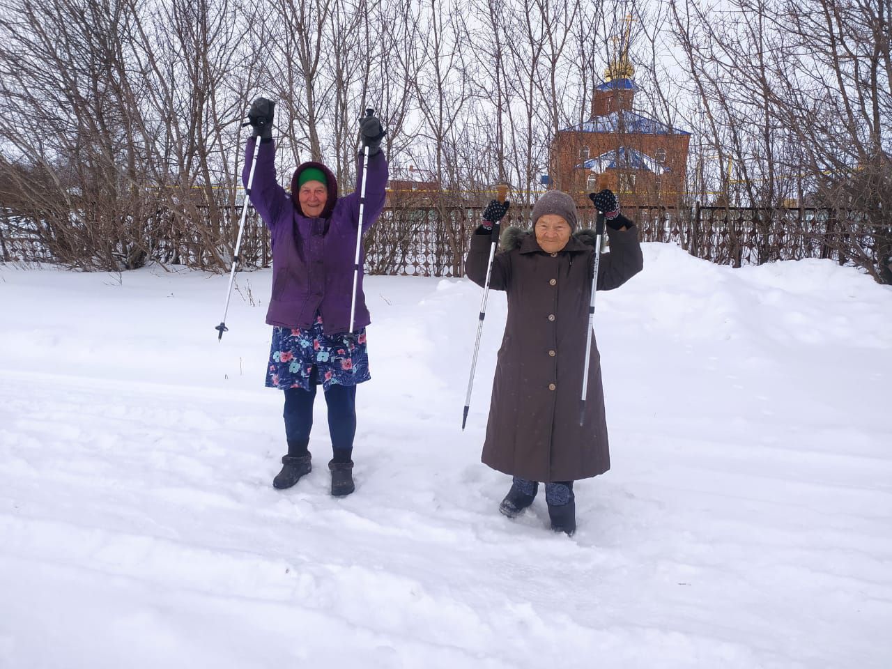 В рамках программы «Встречаем зиму» пожилые потренировались на свежем воздухе
