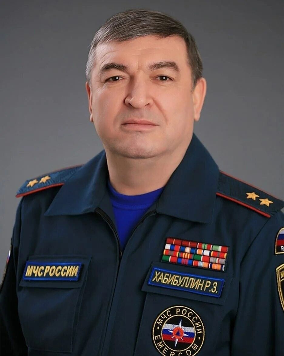 Рафис Хабибуллин поздравил коллег и ветеранов ведомства с Днем спасателя